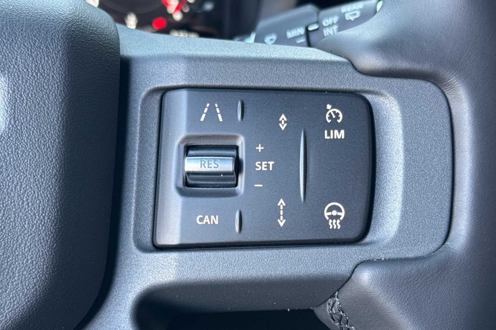 New 2026 Land Rover Defender 130 X-Dynamic SE AWD/4WD image 30
