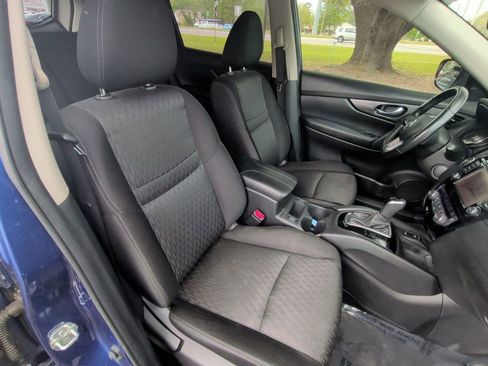 Used 2019 Nissan Rogue SV w/ Premium Package image 21