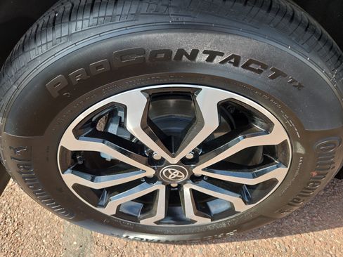 Used 2025 Toyota Corolla Cross AWD Hybrid w/ Moonroof Package image 10