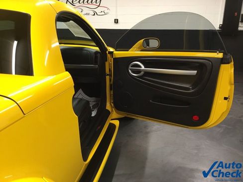 Used 2003 Chevrolet SSR w/ Preferred Equipment Group image 39