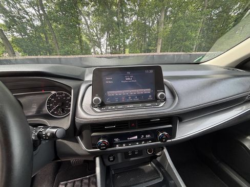 Used 2025 Nissan Rogue SV FWD image 20