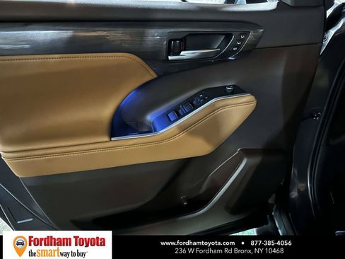 Used 2022 Toyota Highlander Platinum FWD image 20