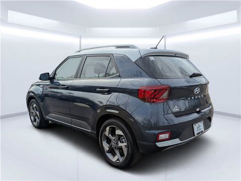 Used 2025 Hyundai Venue Limited image 5