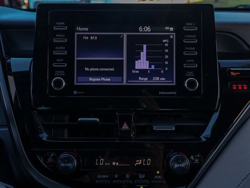 Used 2022 Toyota Camry LE image 28