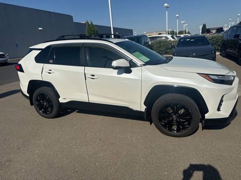 Used 2022 Toyota RAV4 SE w/ Convenience Package AWD/4WD image 6