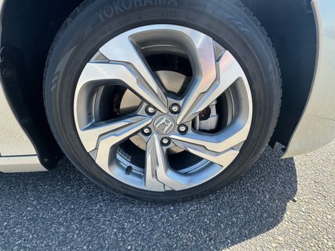 Used 2018 Honda Accord EX image 9