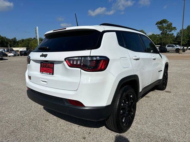 Certified 2025 Jeep Compass Latitude w/ Altitude Special Edition AWD/4WD image 5