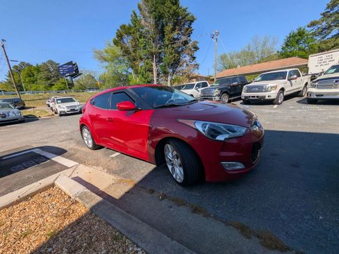 Used 2012 Hyundai Veloster w/ Style Pkg image 4