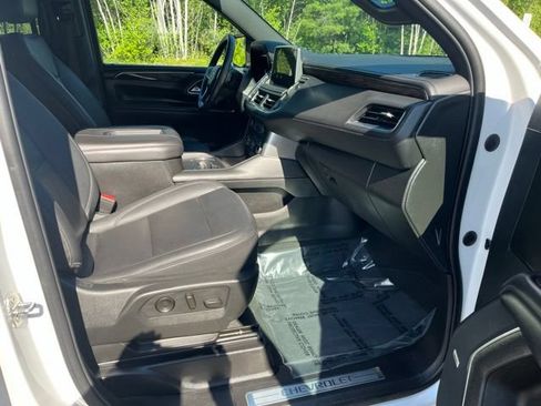Used 2022 Chevrolet Tahoe Z71 w/ Luxury Package AWD/4WD image 12