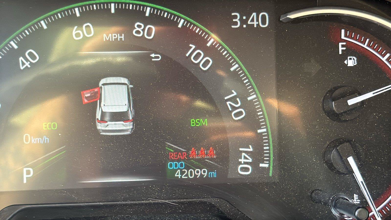 Used 2025 Toyota RAV4 XLE FWD image 11