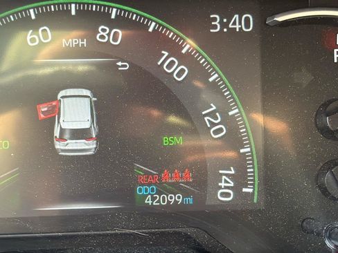 Used 2025 Toyota RAV4 XLE FWD image 11
