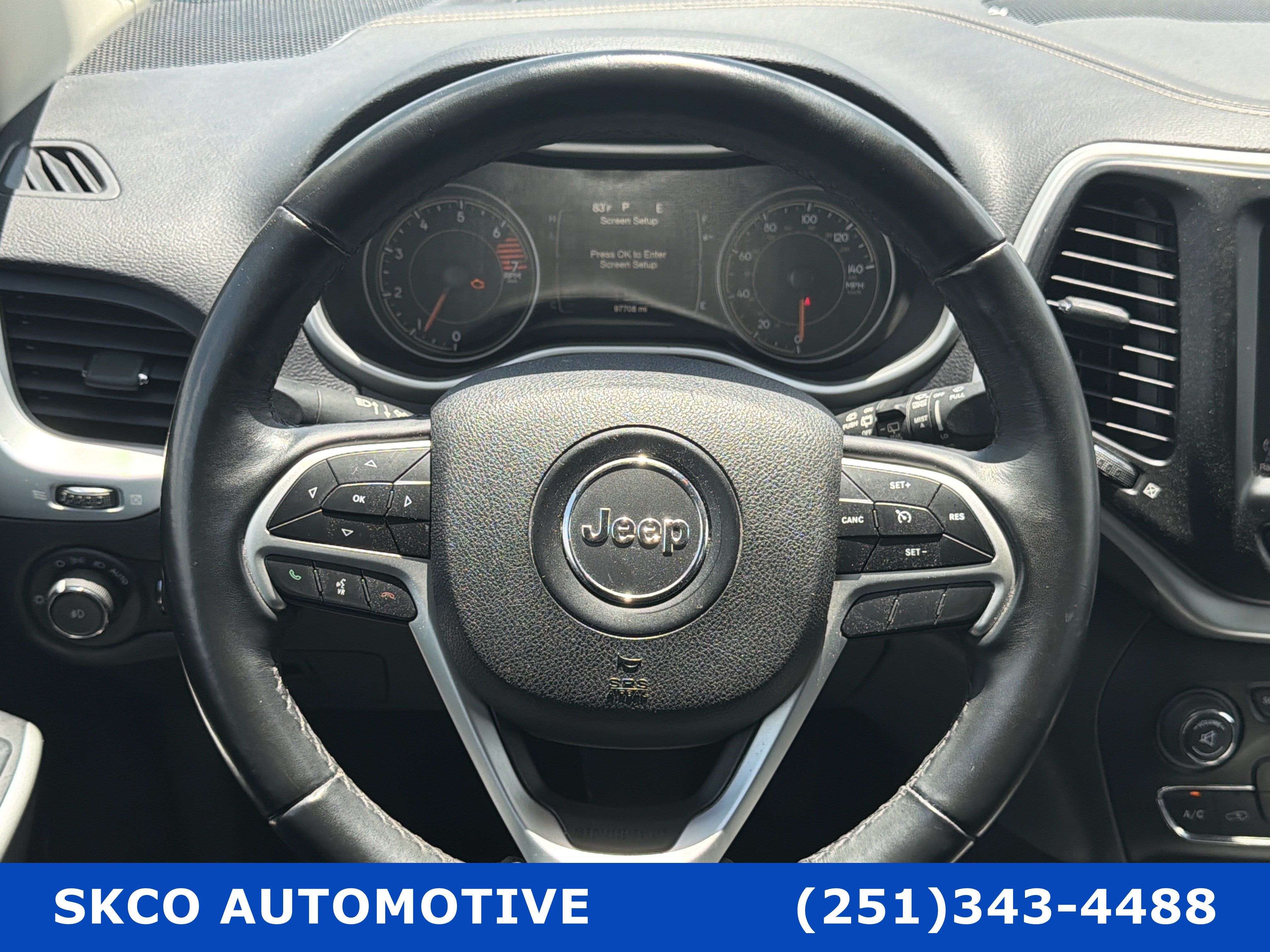 Used 2018 Jeep Cherokee Latitude Plus AWD/4WD image 18