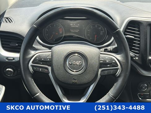 Used 2018 Jeep Cherokee Latitude Plus AWD/4WD image 18