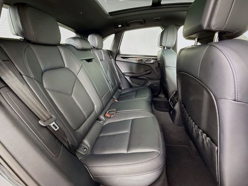 Certified 2025 Porsche Macan AWD/4WD image 31