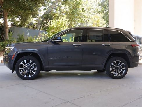 New 2023 Jeep Grand Cherokee Overland w/ Luxury Tech Group IV image 7