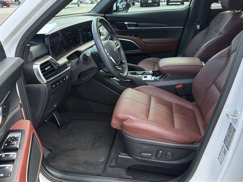 Used 2024 Kia Telluride SX w/ Towing Package FWD image 10