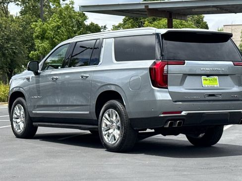 Used 2025 GMC Yukon XL Denali AWD/4WD image 3