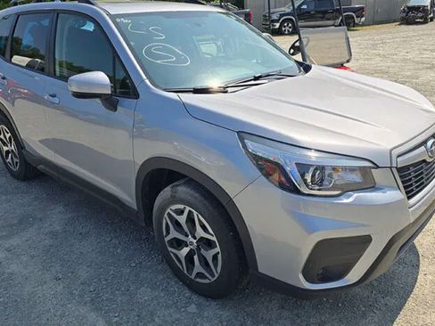 Used 2020 Subaru Forester Premium AWD/4WD image 3