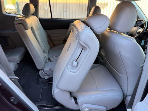 Used 2011 Toyota Highlander SE image 36