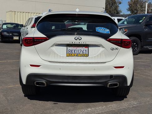 Used 2019 INFINITI QX30 w/ Cargo Package FWD image 8
