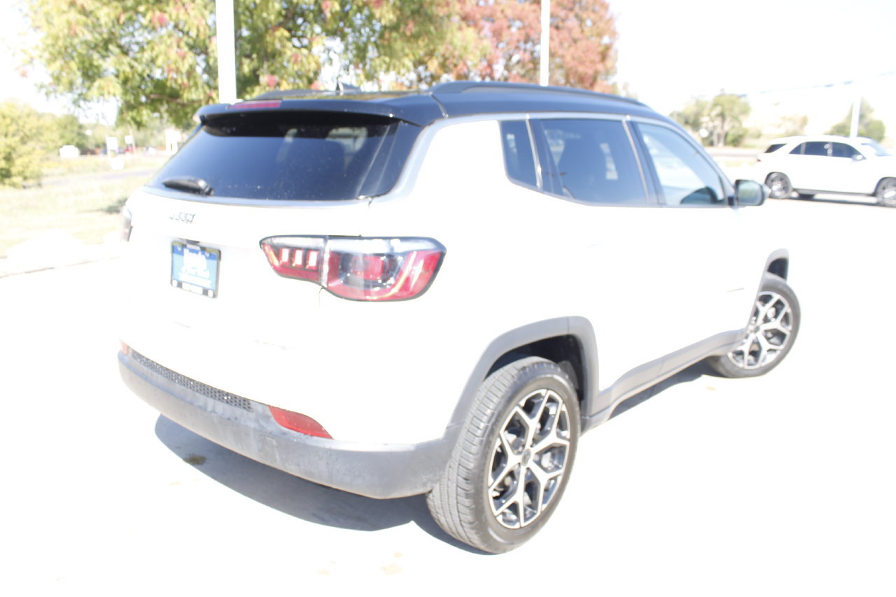 Used 2025 Jeep Compass Limited AWD/4WD image 6