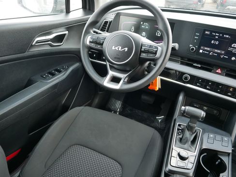 Certified 2024 Kia Sportage LX image 9