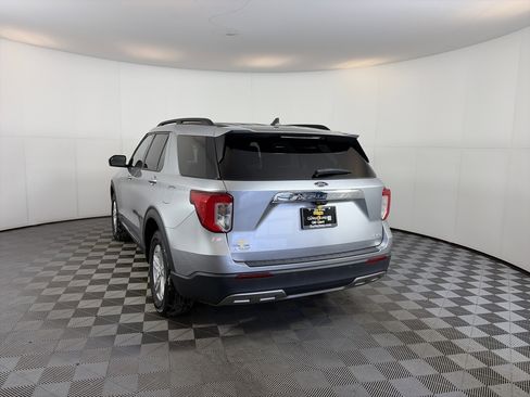 Used 2021 Ford Explorer XLT w/ Equipment Group 202A image 9