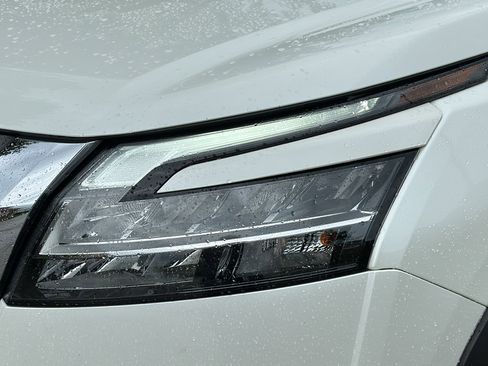 Certified 2023 Nissan Pathfinder Platinum image 4