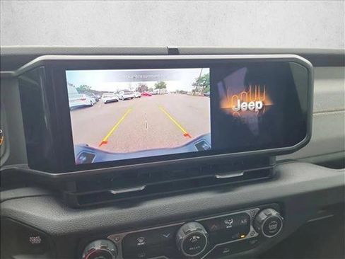 Used 2025 Jeep Gladiator Sport image 22