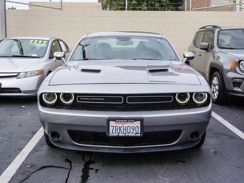Used 2016 Dodge Challenger SXT image 2