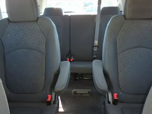 Used 2016 GMC Acadia SLE image 31