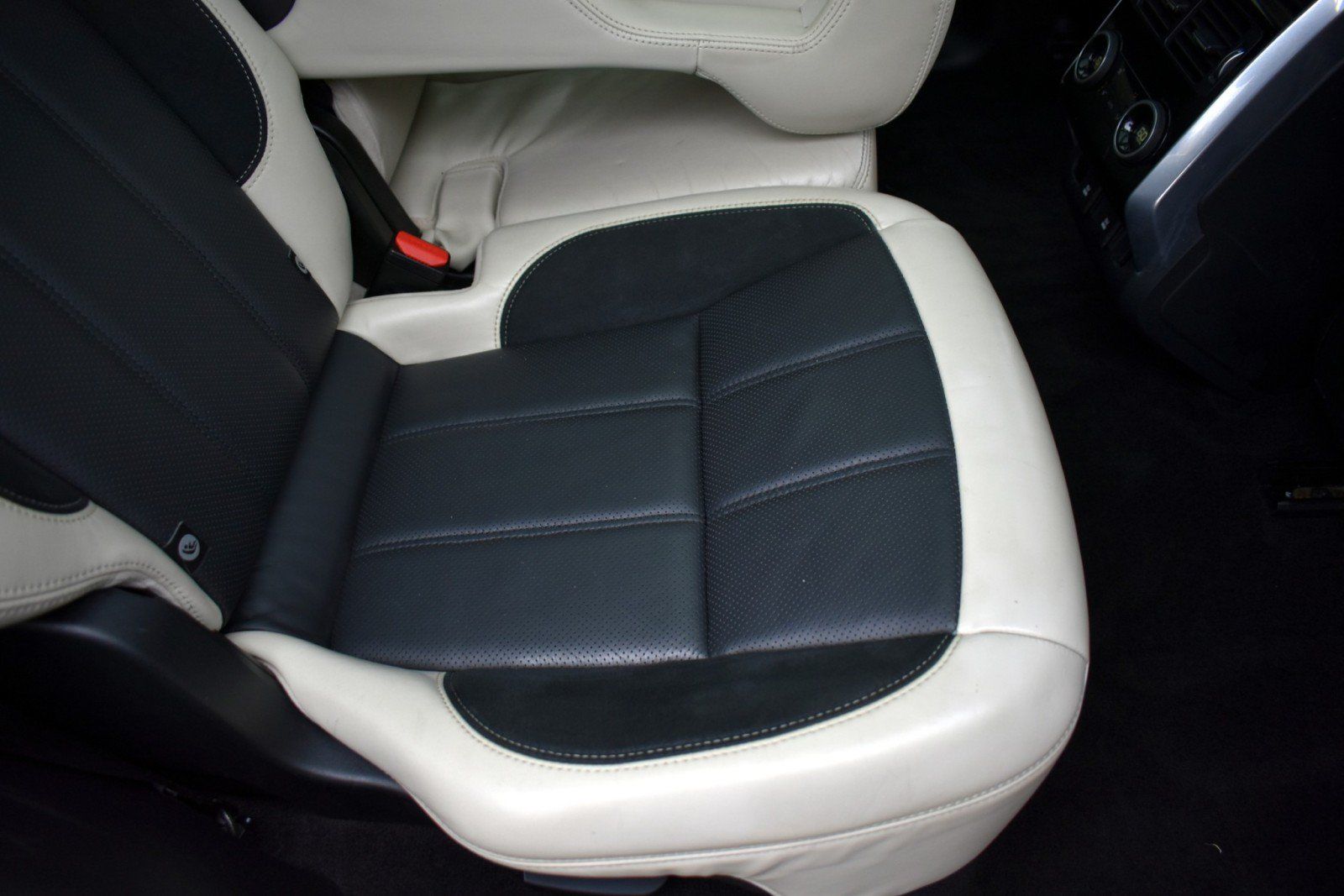 Used 2020 Land Rover Range Rover Sport HST AWD/4WD image 35