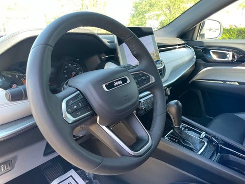 Used 2025 Jeep Compass Limited AWD/4WD image 14