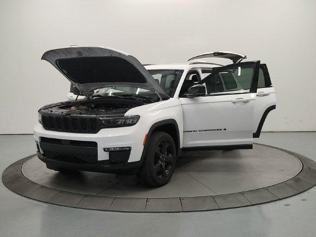 Used 2022 Jeep Grand Cherokee L Limited w/ Black Appearance Package RWD image 11