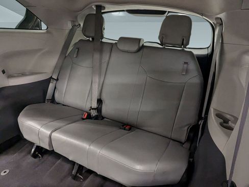 Used 2023 Toyota Sienna XLE image 21