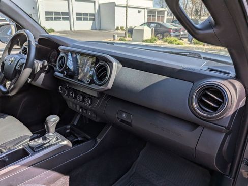 Used 2020 Toyota Tacoma TRD Off-Road image 37
