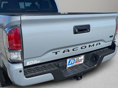 Used 2020 Toyota Tacoma TRD Off-Road w/ Technology Package image 12