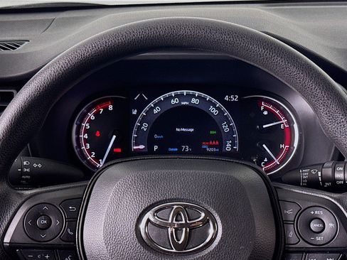 Used 2025 Toyota RAV4 XLE AWD/4WD image 19