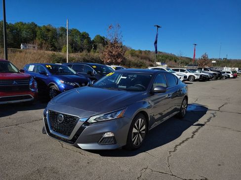 Used 2021 Nissan Altima 2.5 SV w/ SV Premium Package image 7
