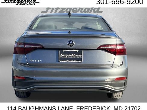Used 2024 Volkswagen Jetta SE image 6
