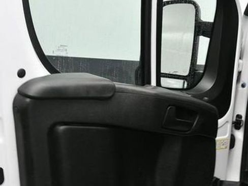 Used 2024 RAM ProMaster 2500 w/ Convenience Group FWD image 9