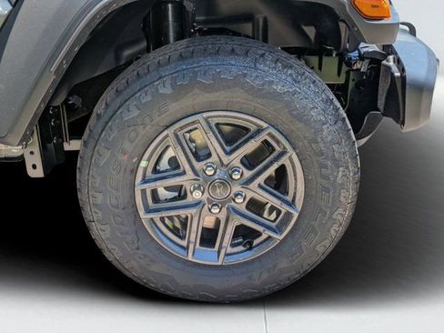 New 2025 Jeep Gladiator Sport image 9