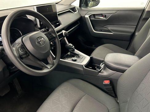 Used 2025 Toyota RAV4 XLE AWD/4WD image 15