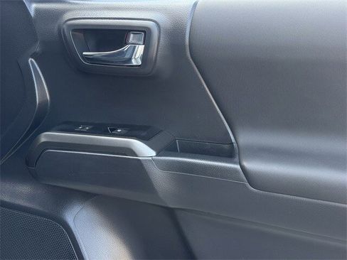 Used 2022 Toyota Tacoma TRD Off-Road image 28