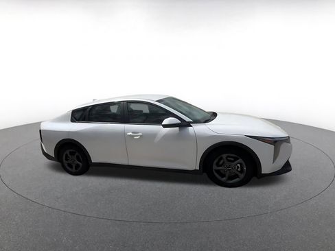 Used 2025 Kia K4 LXS FWD image 2
