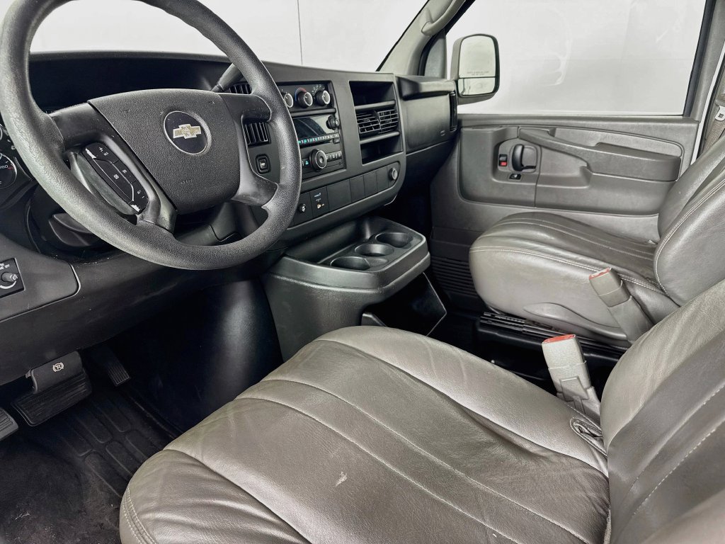 Used 2008 Chevrolet Express 3500 Extended Passenger RWD image 9