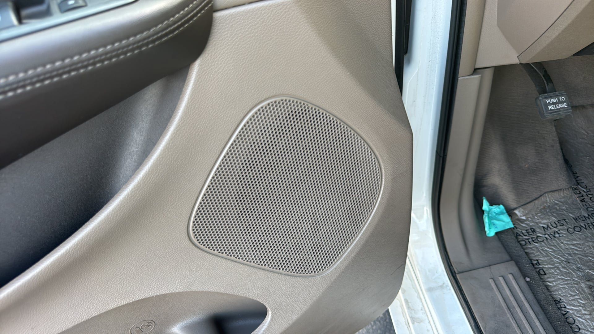 Used 2012 Chrysler Town & Country Touring w/ Entertainment Group #1 FWD image 21