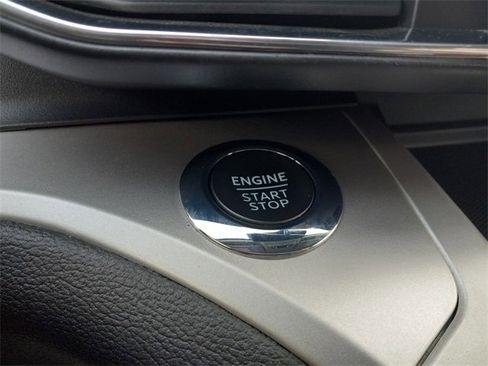 Used 2022 Ford Explorer XLT w/ Equipment Group 202A image 24