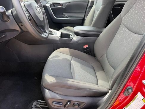 Used 2025 Toyota RAV4 XLE FWD image 9