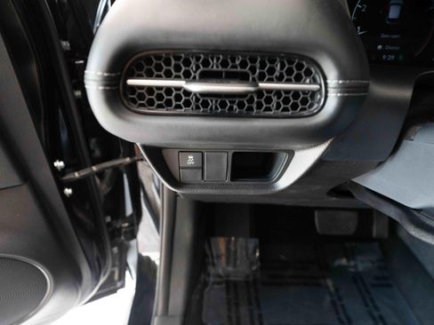 Used 2023 Honda HR-V EX-L image 11